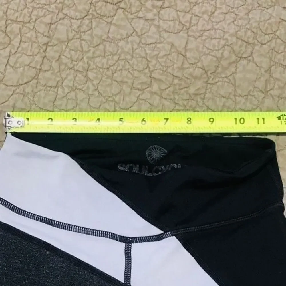 SoulCycle wheel leggings size XS……..707